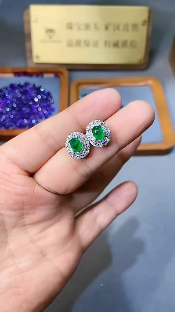 【闪购商品】祖母绿耳饰银S925镶嵌1564