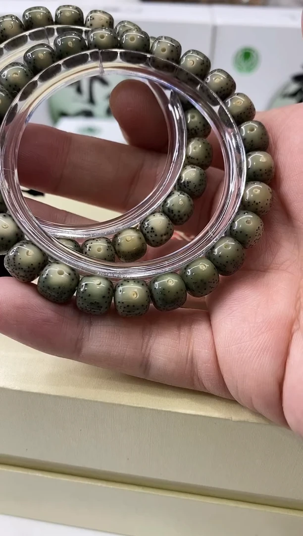 星月菩提手串191--大眼睛绿幽灵9*8mm