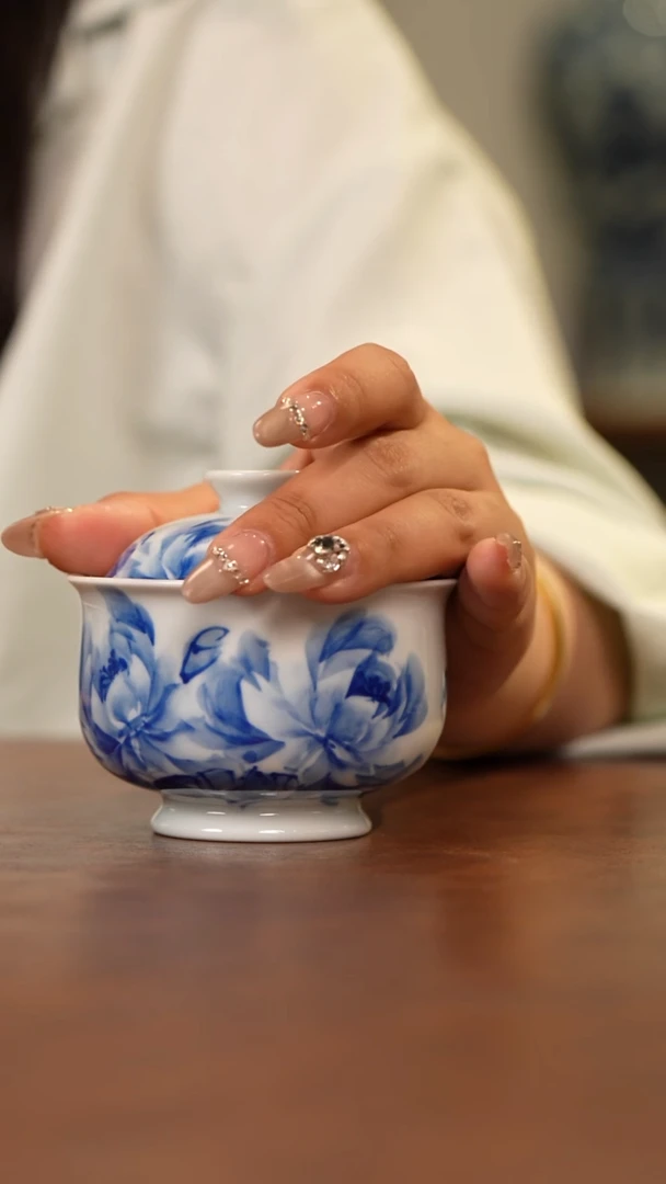 杯景德镇手绘青花布袋盖碗