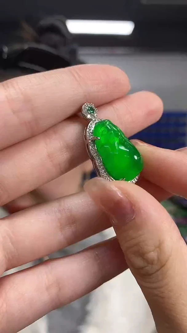 颈饰未镶嵌翡翠多样性发其一颜色微差