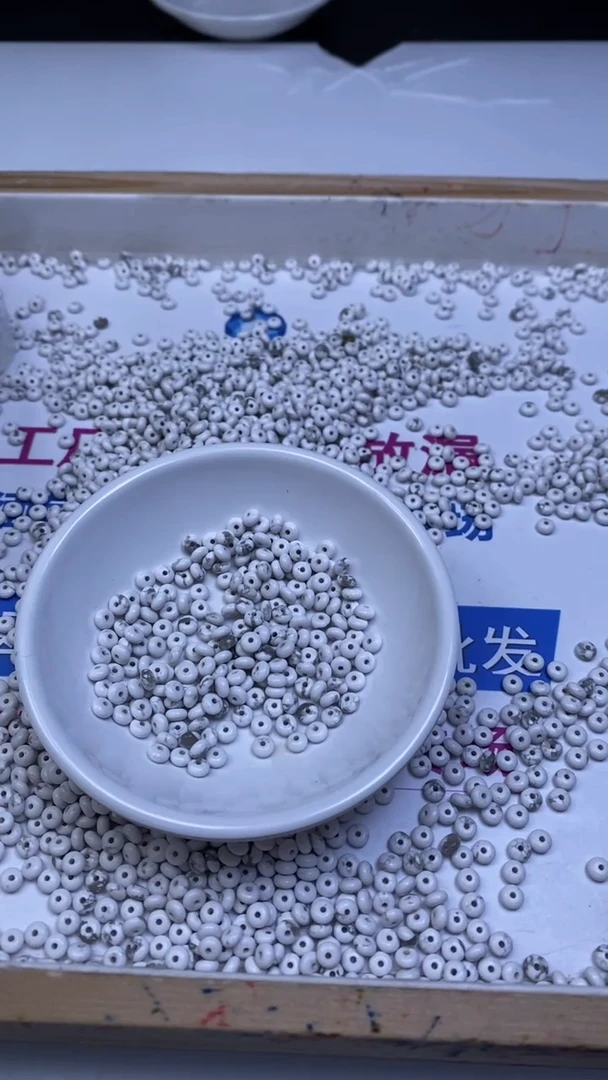 未镶嵌玛瑙手饰B673 白 淞算盘2*4mm50个6.8元
