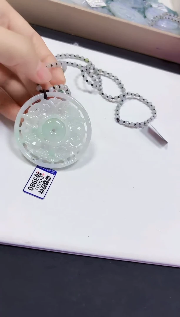 颈饰未镶嵌翡翠挂件