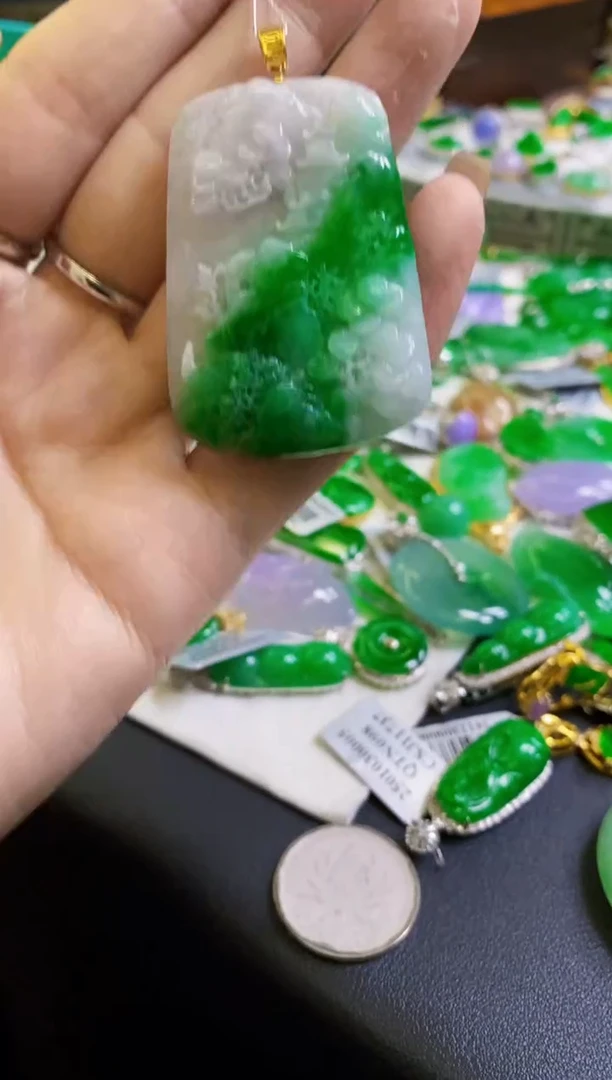 【闪购商品】定制翡翠18K金镶嵌吊坠