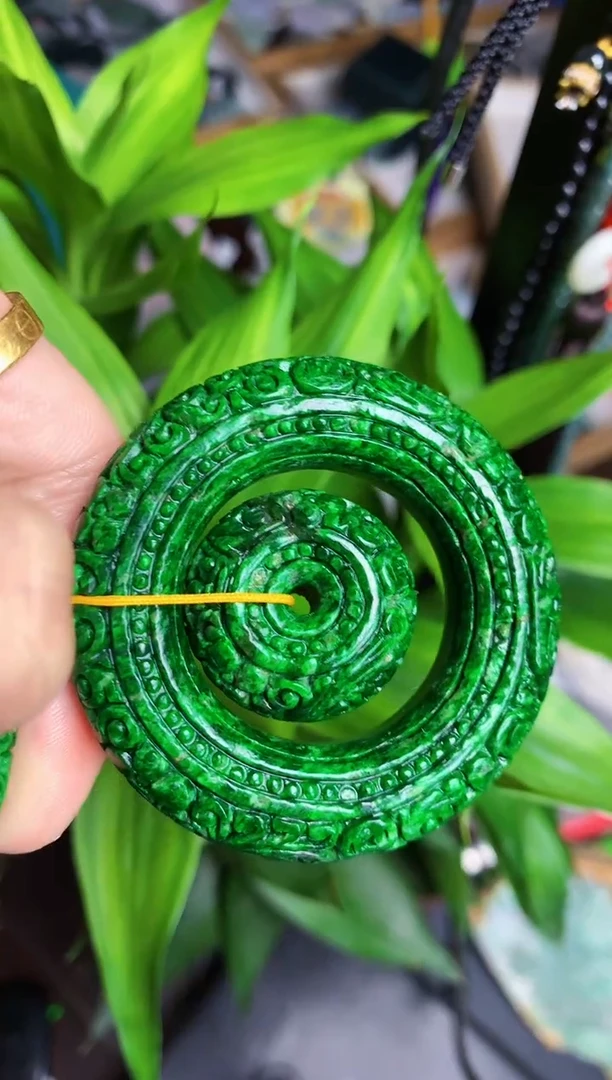 颈饰未镶嵌翡翠倔*?天然A货翡翠