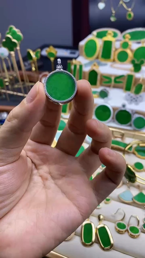 钛钢无银色时尚吊坠