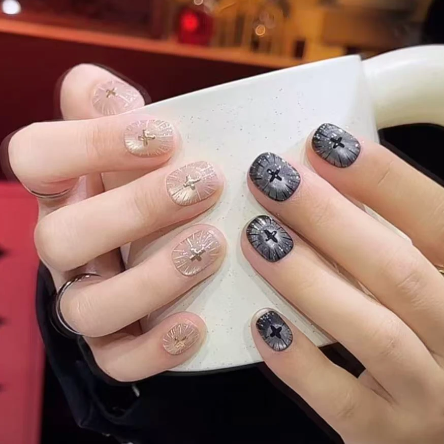 【圣光-拼色】2025手工穿戴甲黑白双拼美甲