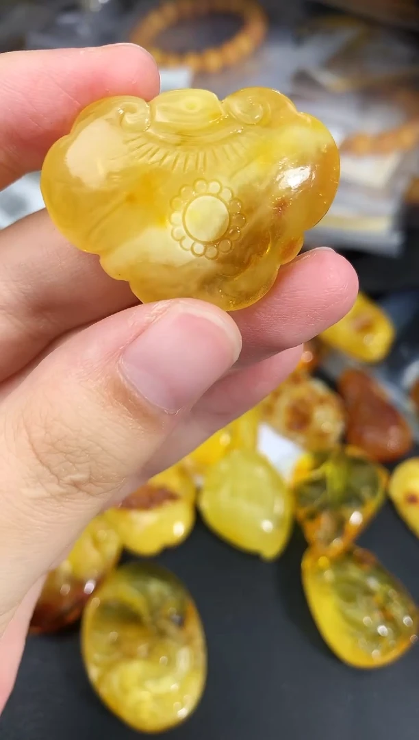 蜜蜡未镶嵌珠宝奇石132