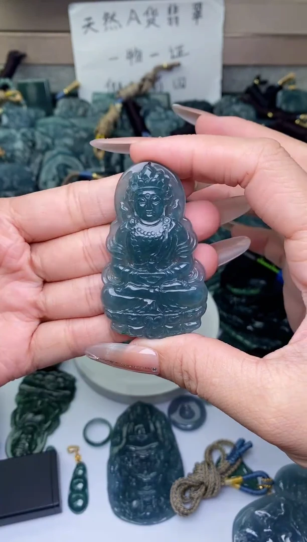 颈饰未镶嵌翡翠