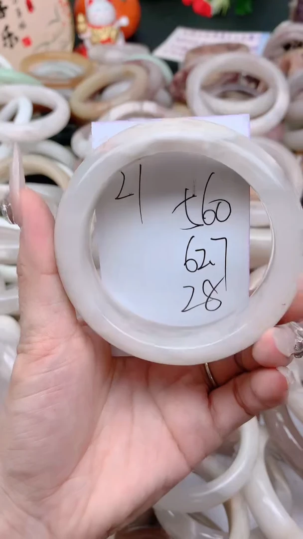 石英质玉手镯未镶嵌560