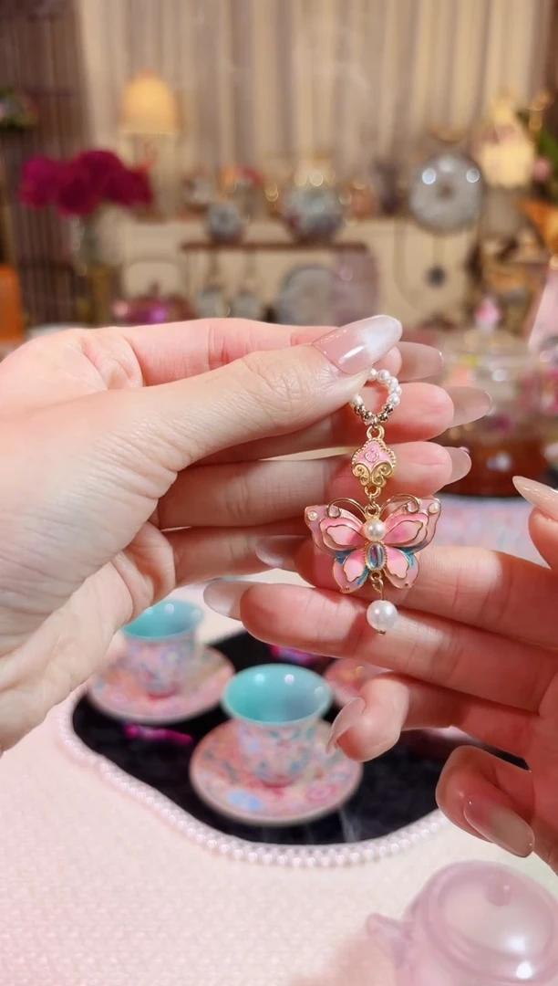 【闪购商品】瓷大蝴蝶-提溜