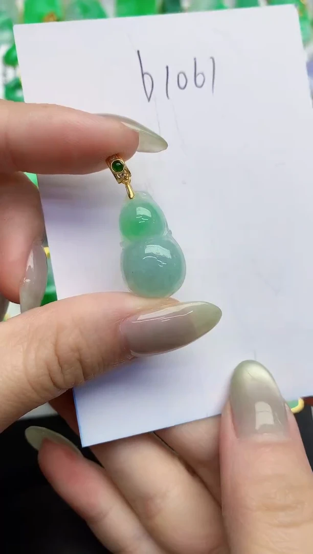 翡翠未镶嵌颈饰缅甸天然翡翠A货