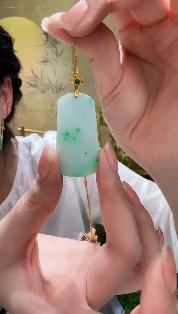 颈饰未镶嵌翡翠吊坠