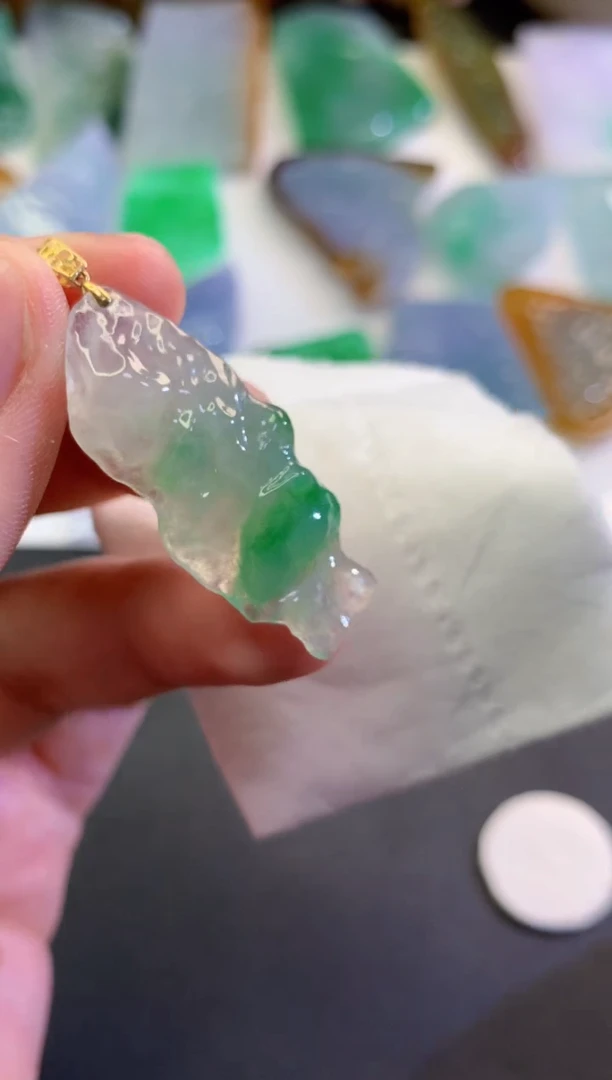 翡翠未镶嵌吊坠(不含链)653