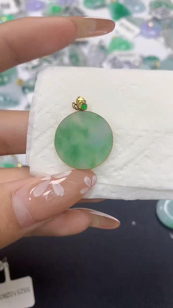 颈饰18K金镶嵌翡翠a货假一赔三支持复检百元上9元证书费自理