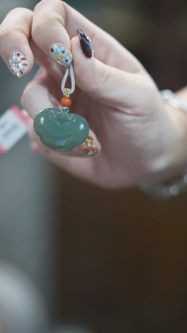 颈饰未镶嵌和田玉平安锁