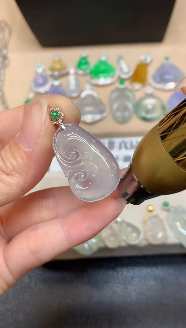 颈饰18K金镶嵌翡翠如意【无服务费