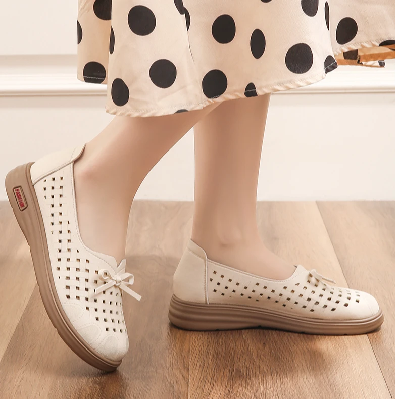 妈妈鞋单鞋中老年软底2025闰月夏季中年透气皮鞋女镂空洞洞鞋凉鞋