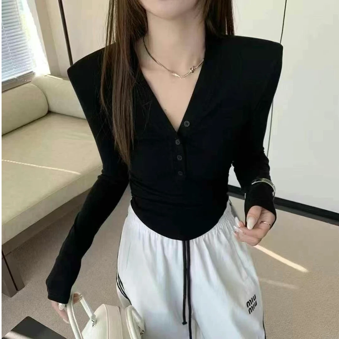 梨梨家 V领垫肩扣子显瘦辣妹自带胸垫打底5021