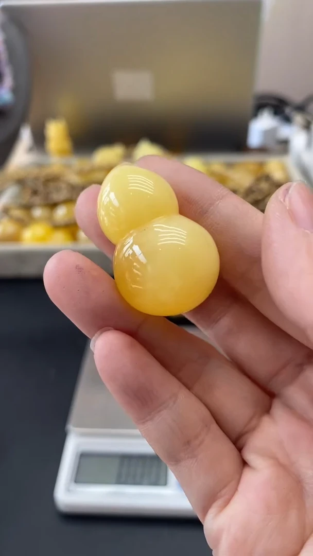 琥珀未镶嵌珠宝奇石1146