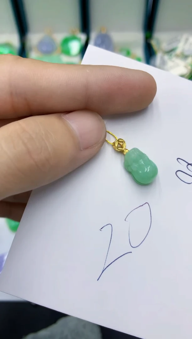 翡翠未镶嵌颈饰翡翠