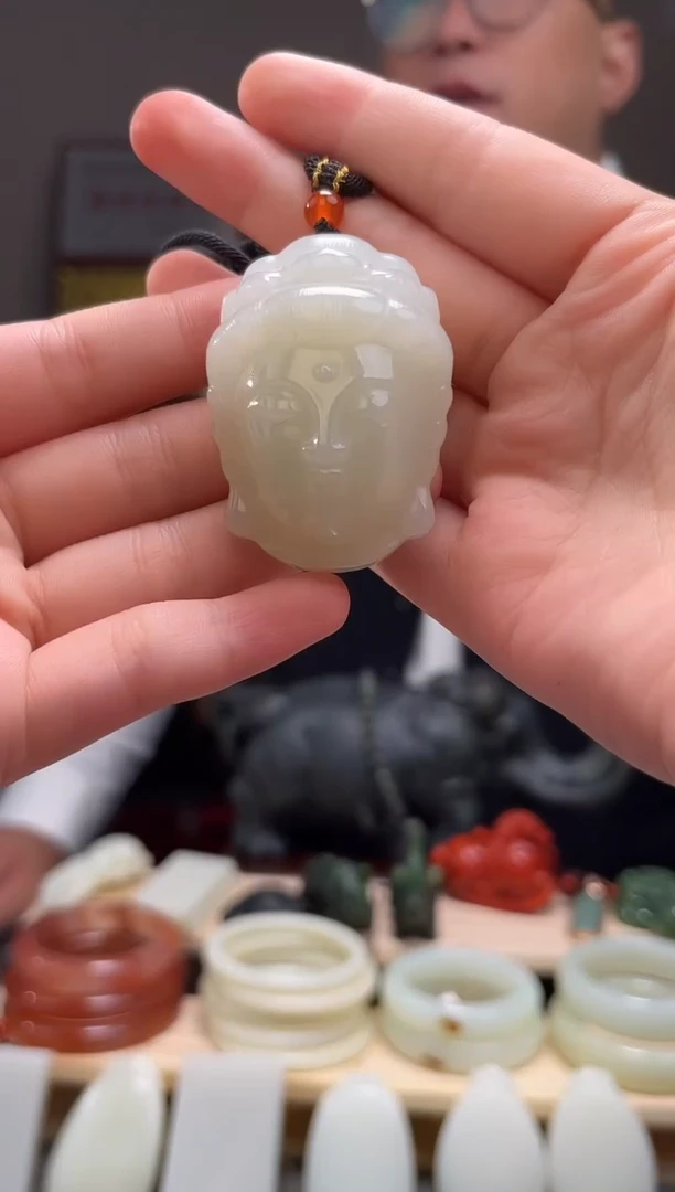 颈饰未镶嵌和田玉吊坠