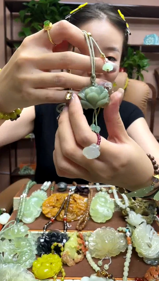 未镶嵌岫玉颈饰·2