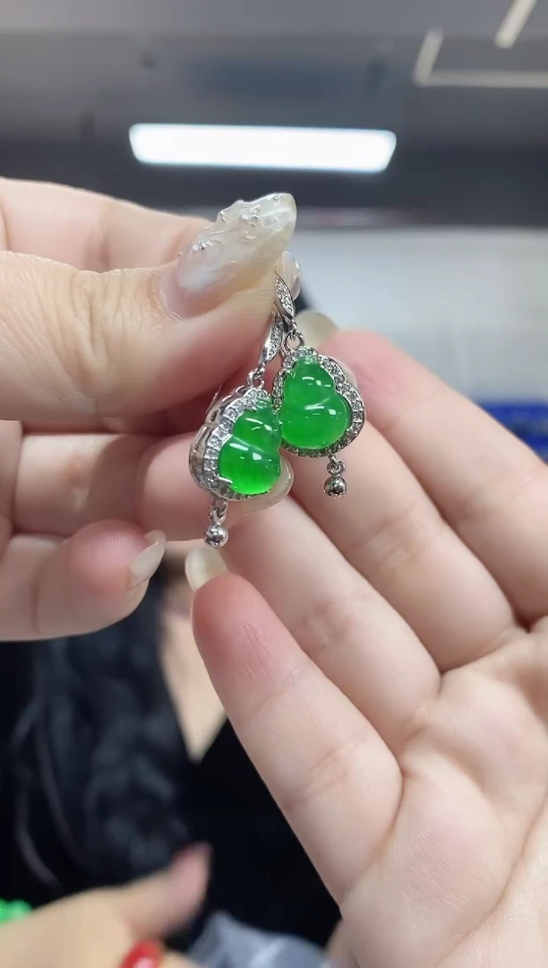 【闪购商品】翡翠耳饰未镶嵌多样性发其一颜色微差
