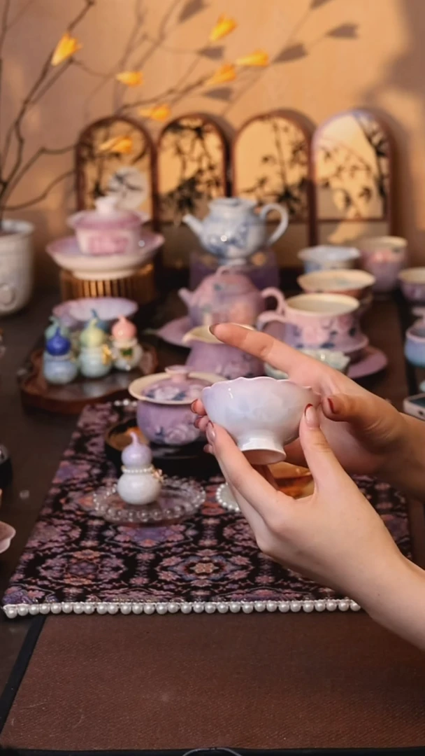 结晶釉渐变紫高足花边杯
