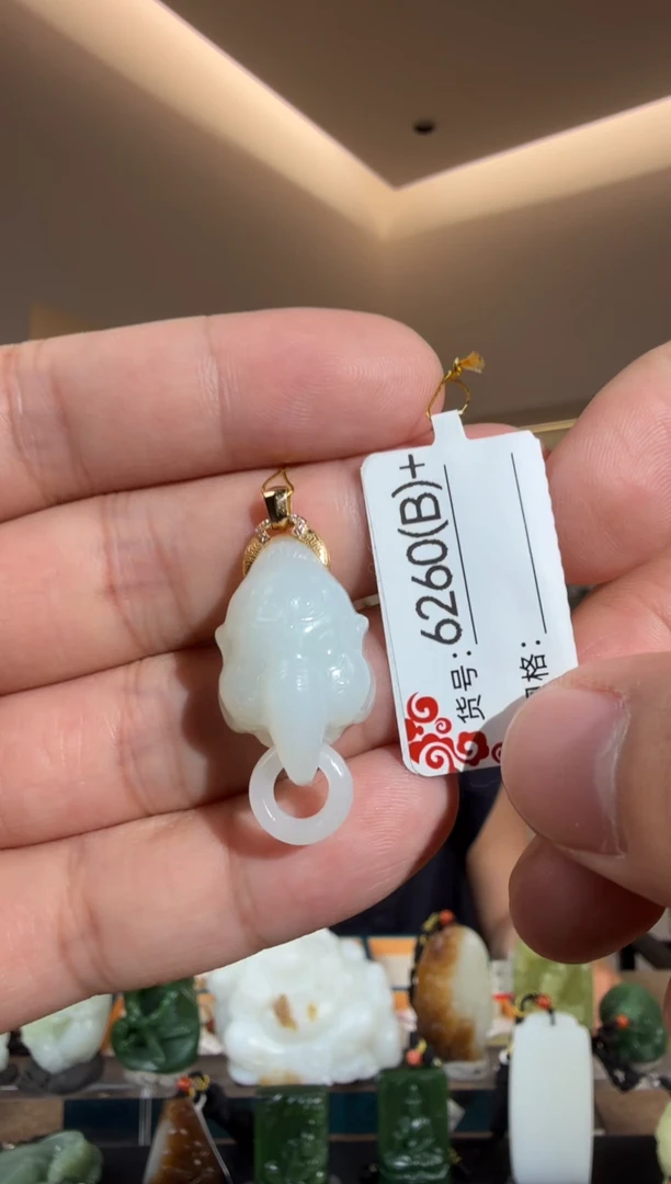 和田玉18K金镶嵌颈饰B