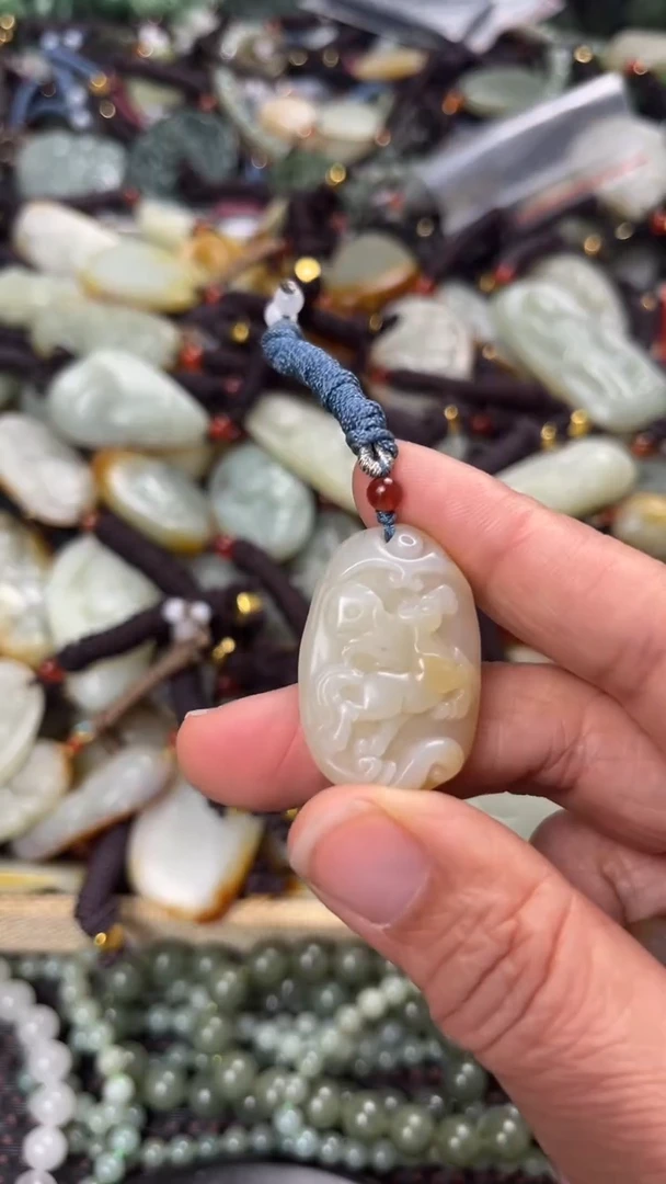 【闪购商品】和田玉颈饰未镶嵌多样性发货没有证书拍一发一有瑕