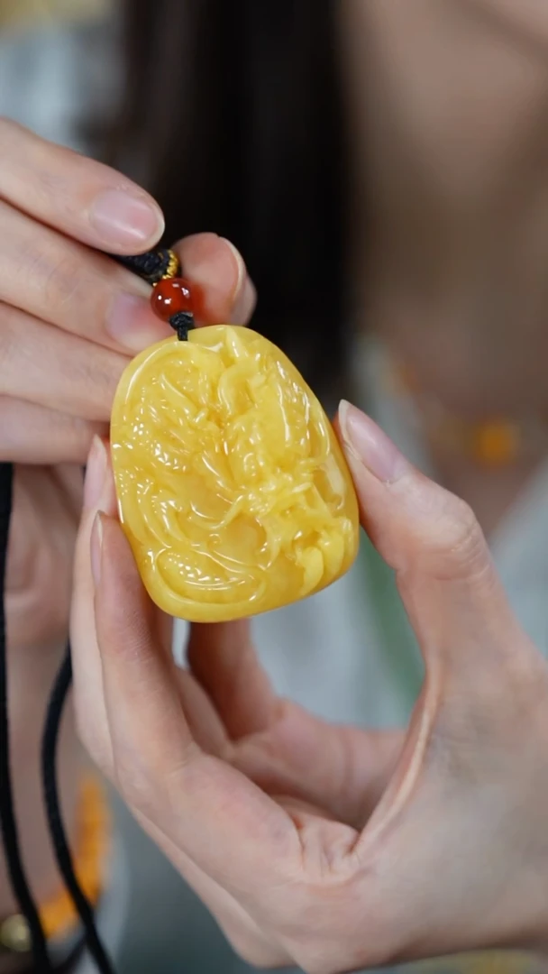 未镶嵌颈饰琥珀王君老师作品-