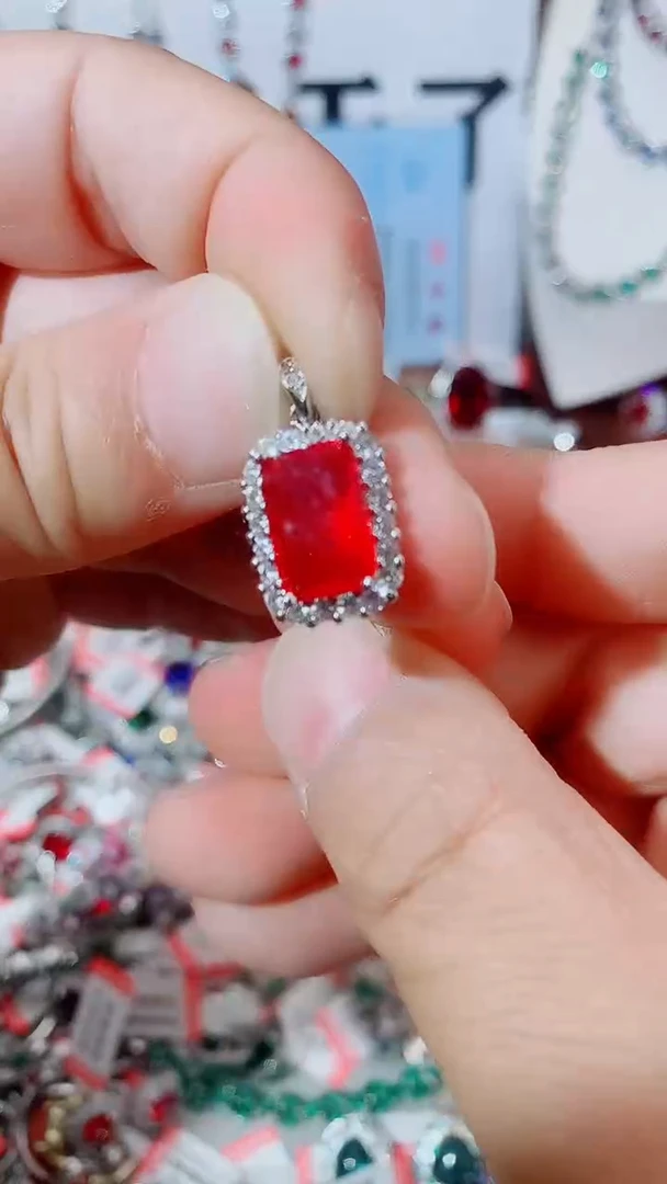 颈饰未镶嵌红宝石