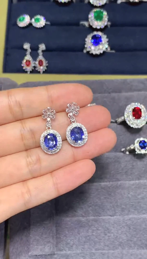 耳饰蓝宝石18K金镶嵌3.22CT