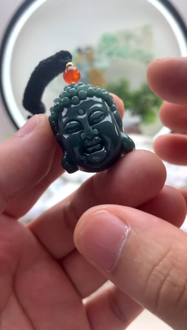 颈饰未镶嵌翡翠佛头