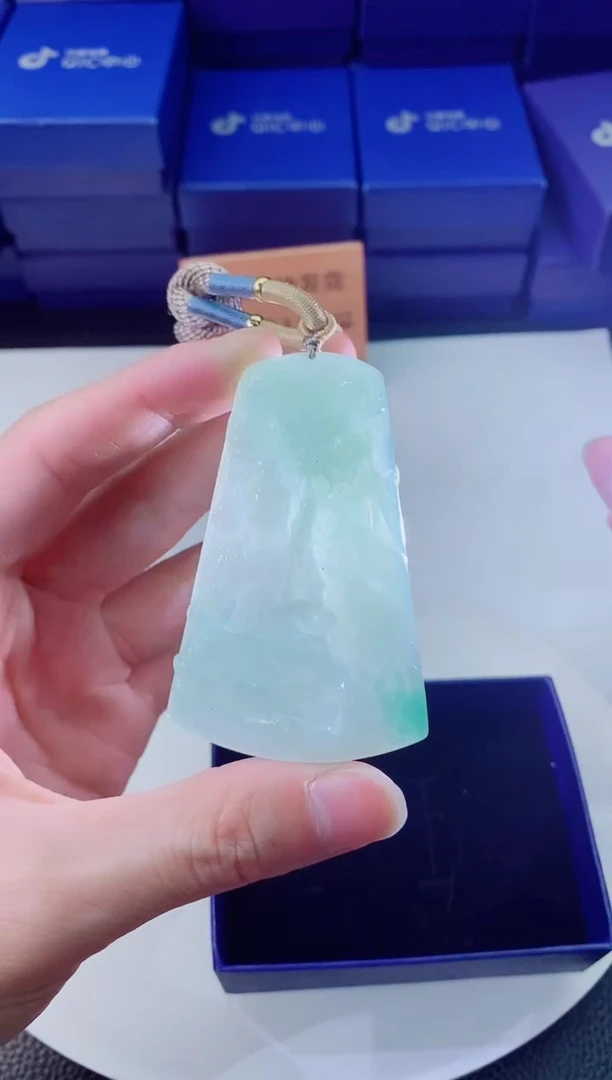 翡翠未镶嵌颈饰