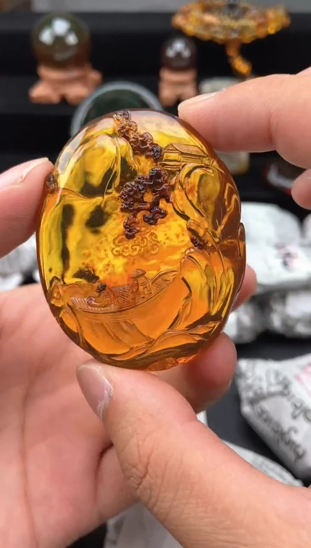 未镶嵌颈饰琥珀山水牌吊坠