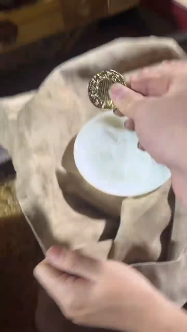 香榧木 1个黑黑箱子摆件链接五牛盘一个黄原子不带箱子）