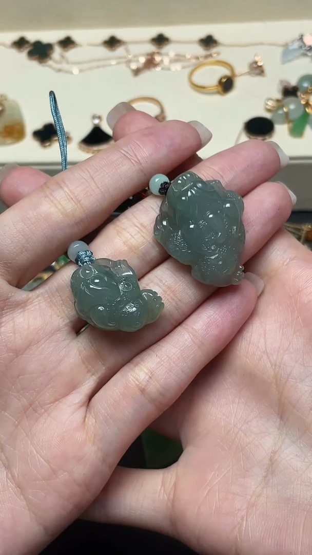 颈饰未镶嵌翡翠猪*金蟾