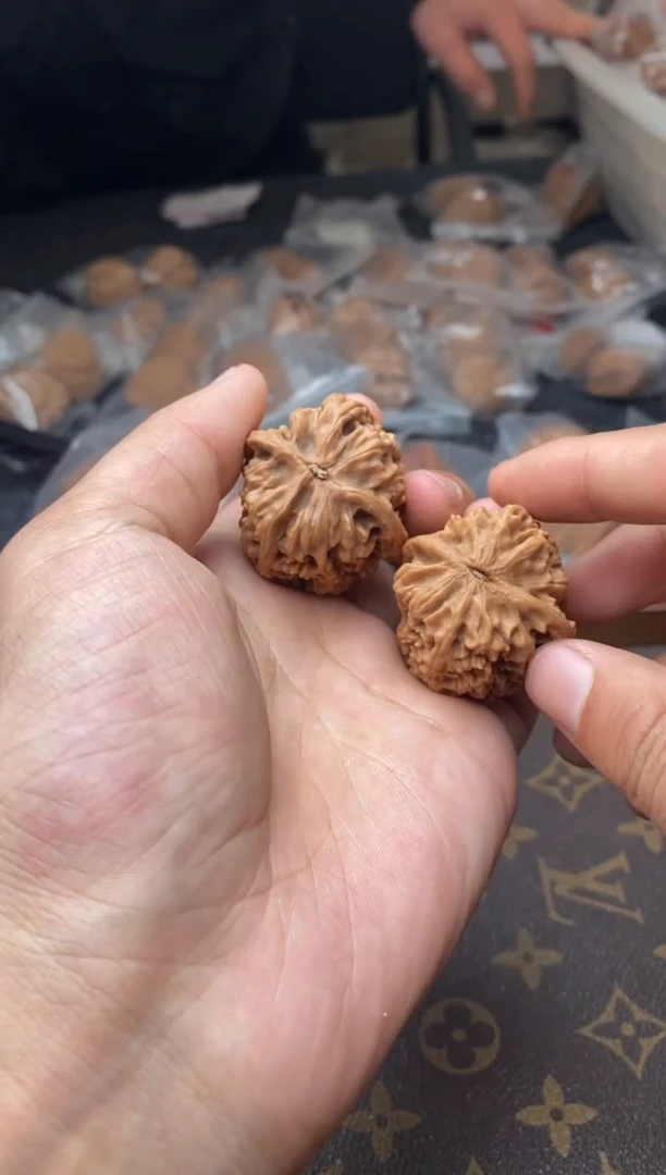 【闪购商品】文玩核桃把件A156号37尺鸡心