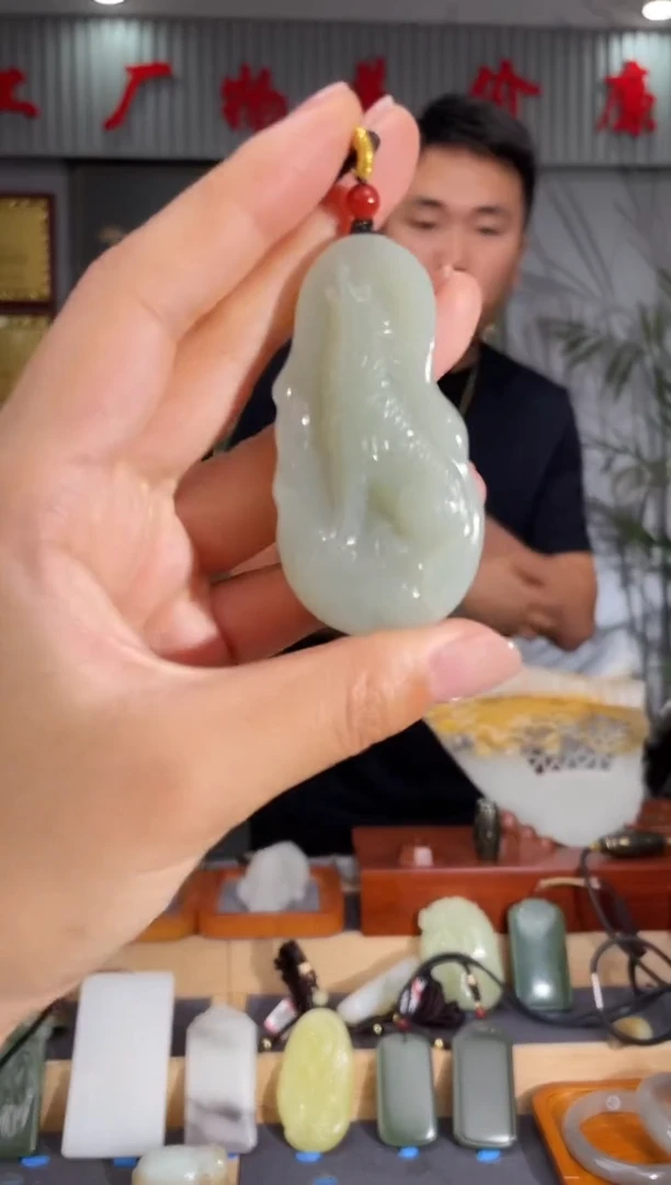 和田玉未镶嵌颈饰1