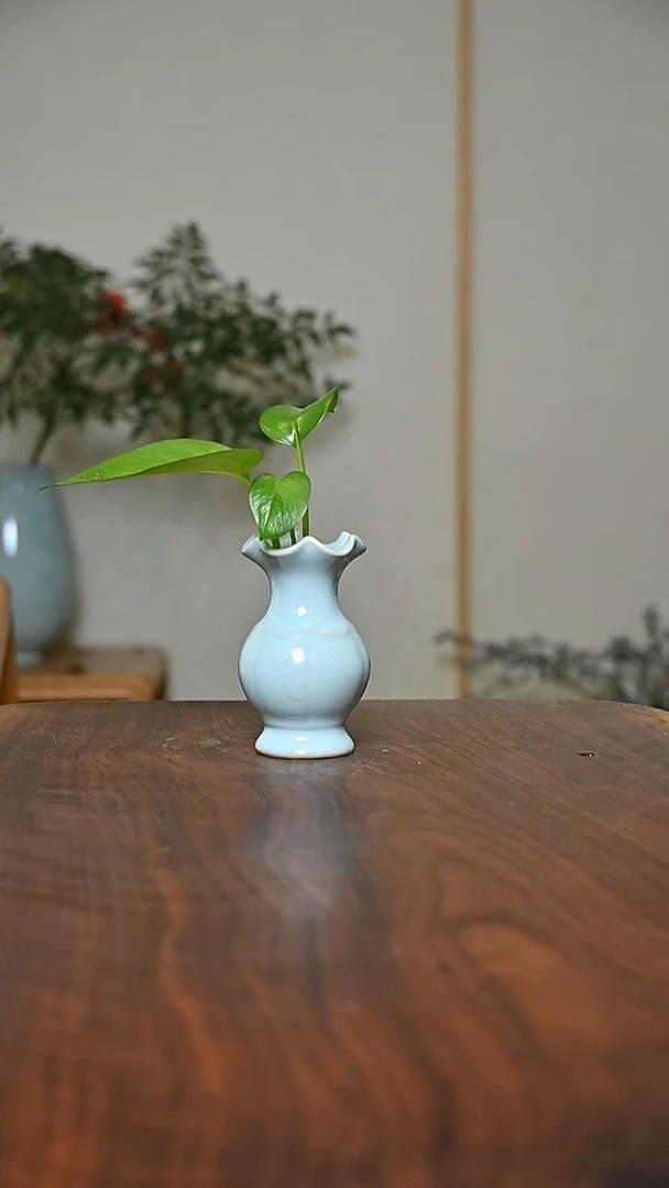 荷叶口瓶 天青 微瑕 朱家汝窑款
