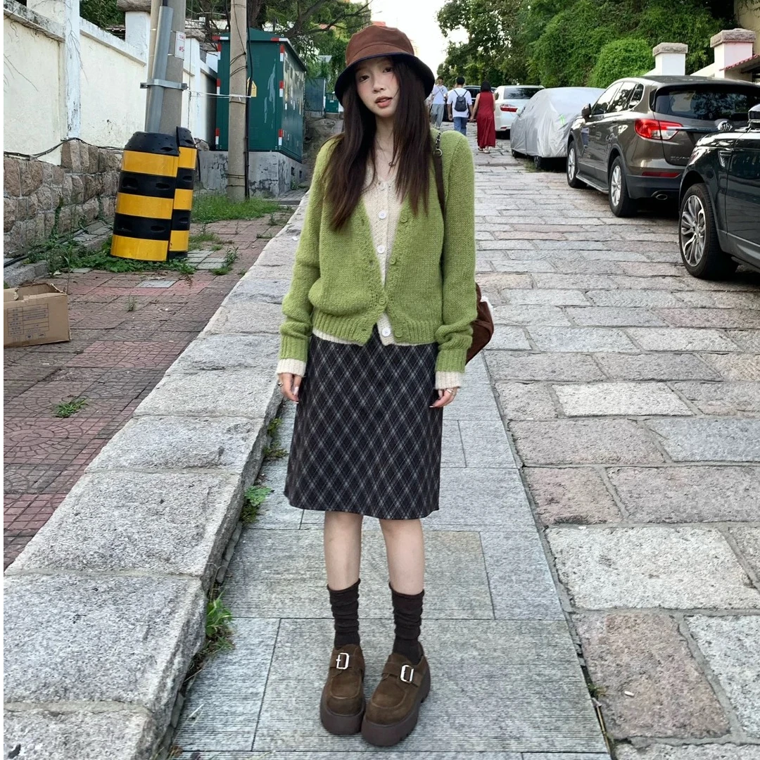 荒荒 韩版慵懒风时尚秋冬假两件V领毛衣外套菱格半身裙套装X11195