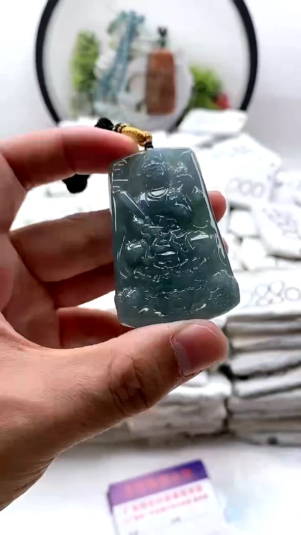 翡翠未镶嵌颈饰虚空藏