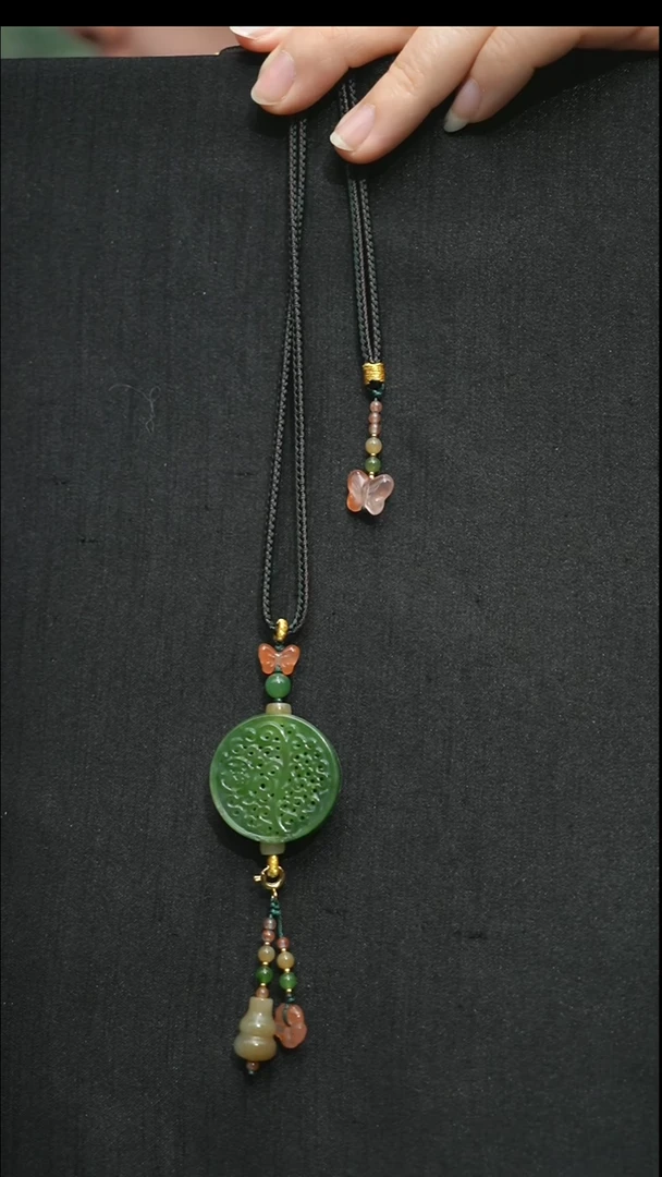 颈饰未镶嵌和田玉香囊