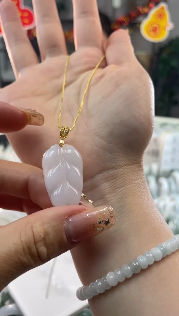 【闪购商品】翡翠吊坠(赠链)银S925镶嵌多样性发货 发一件