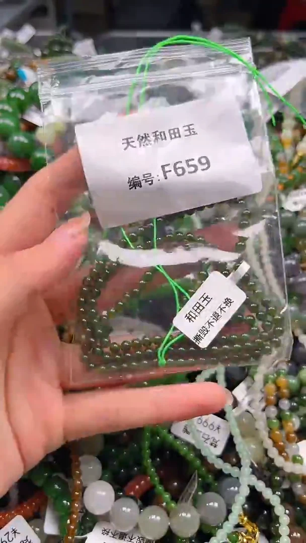 和田玉未镶嵌颈饰人**茶1