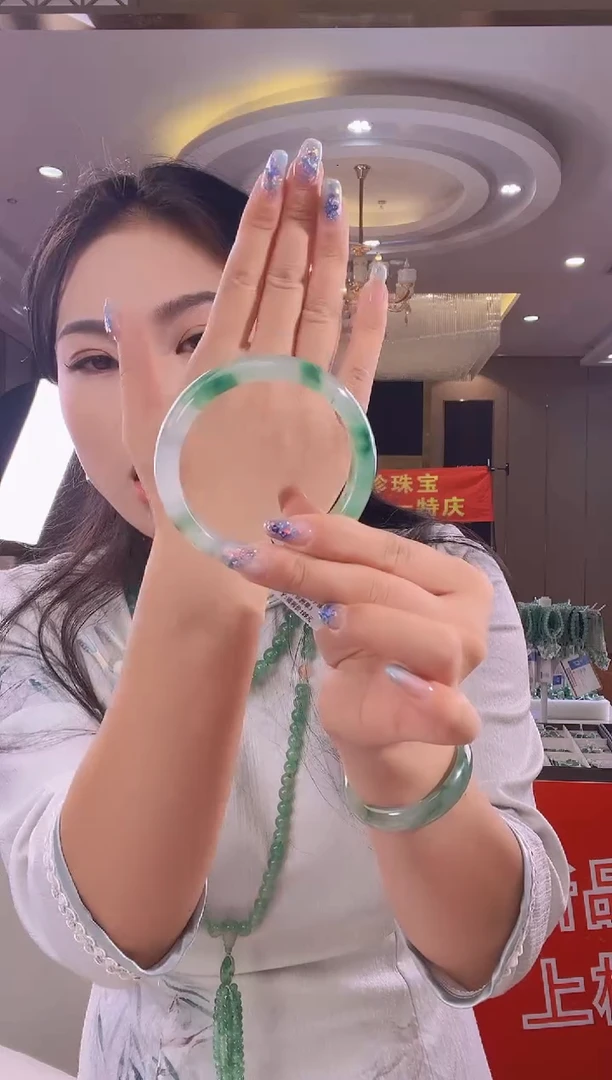 未镶嵌手镯石英质玉（非洲翠）1