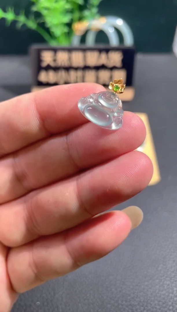 翡翠18K金镶嵌颈饰翡翠
