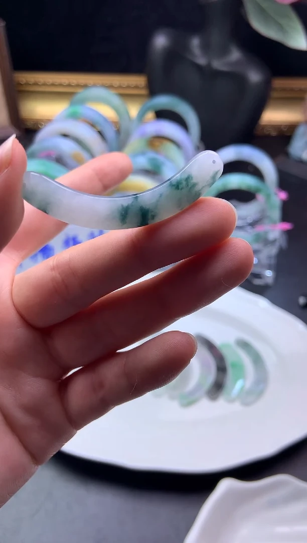 未镶嵌挂件翡翠妮玉璜