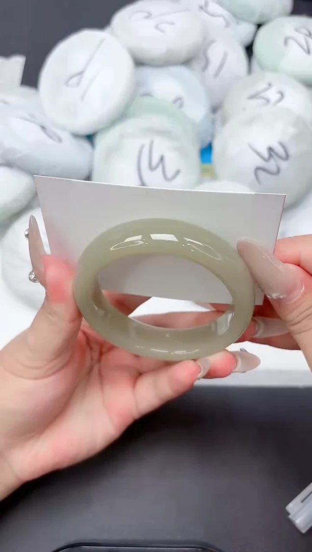 未镶嵌手镯石英质玉78-56.5